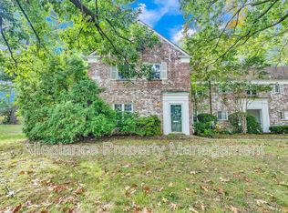 1012 Valley Dr, Alexandria, VA