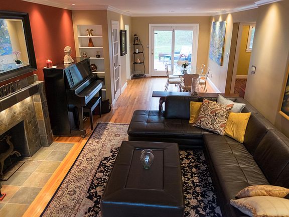 4th image of 1219 Meriweather Ave