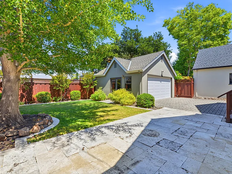 1506 Vancouver Ave — Photo 49