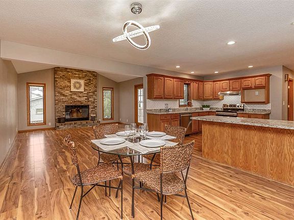 5th image of 627 Hearthside Dr
