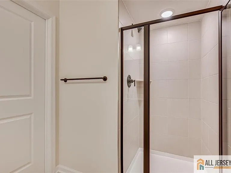 323 Sadie Cir — Photo 14