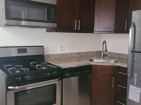2nd image of 4024 N Ashland Ave APT A4