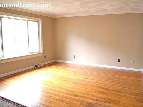 4th image of 68 Birchwood Ln