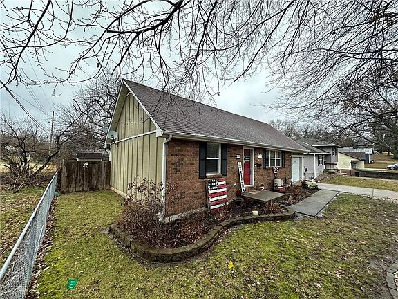 2nd image of 3101 Douglas St