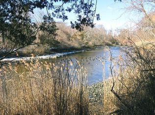 85 Bates Ave, North Kingstown, RI 02852