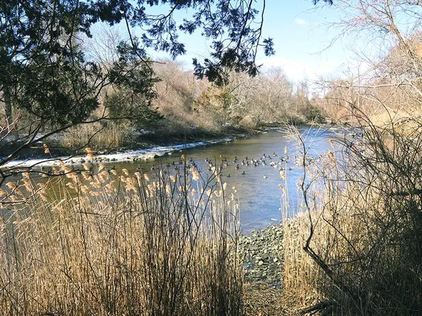 85 Bates Ave, North Kingstown, RI 02852