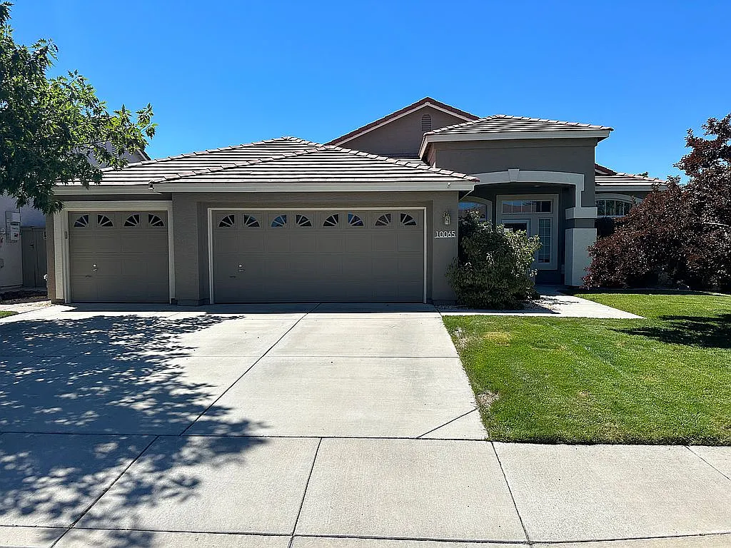 10065 Aniane St photo 1