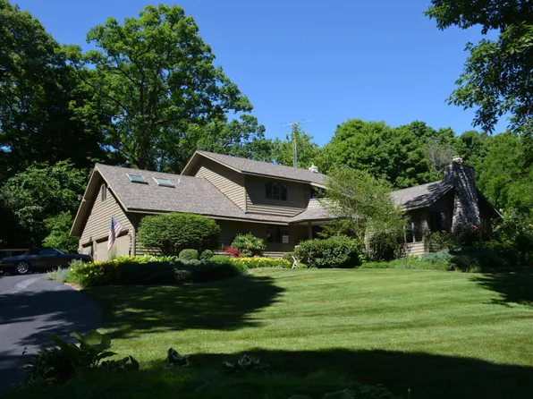 W4020 Glen Fern Ln, Lake Geneva, WI 53147