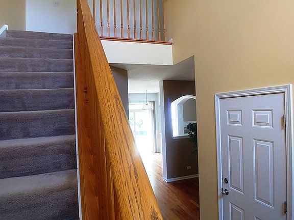 4th image of 2121 Claremont Ln #2121