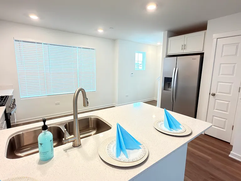435 Lakeshore Ct — Photo 14
