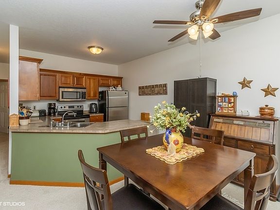 3rd image of 502 Carrie Ln