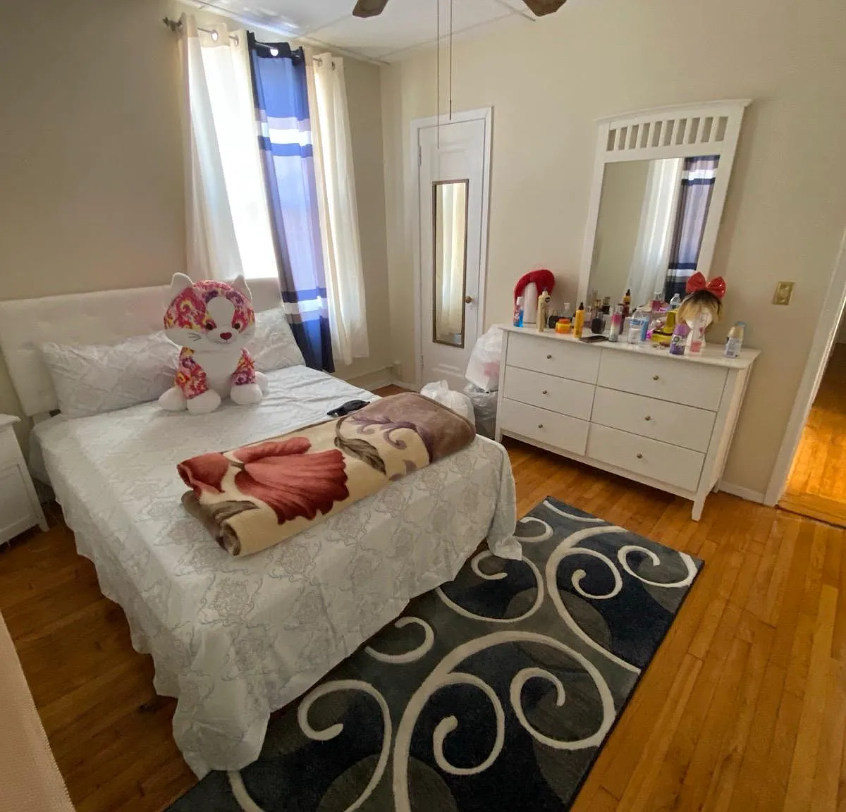 3 bed, $1,000 — Photo 1