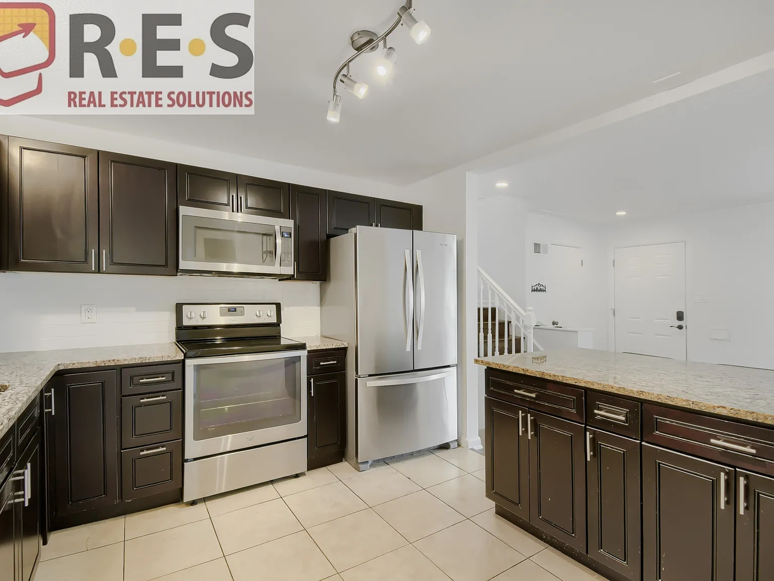4 bed, 2033 sqft, $3,395 — Photo 4