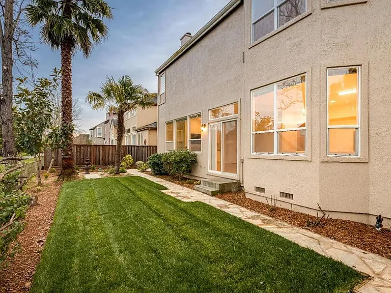2147 Falcon Ridge Dr — Photo 25
