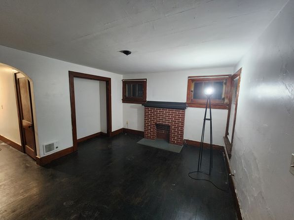 3209 1/2 N Main St