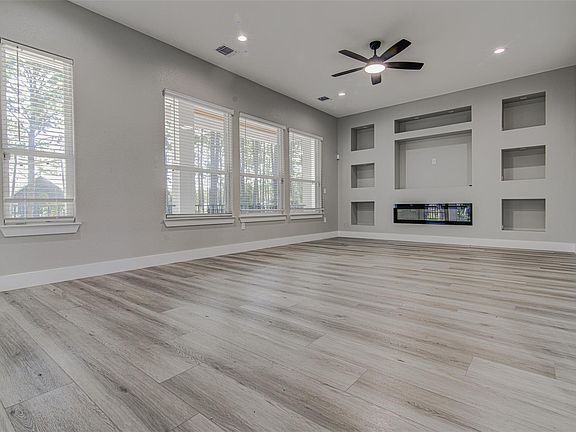 5th image of 124 Feather Grass Ln