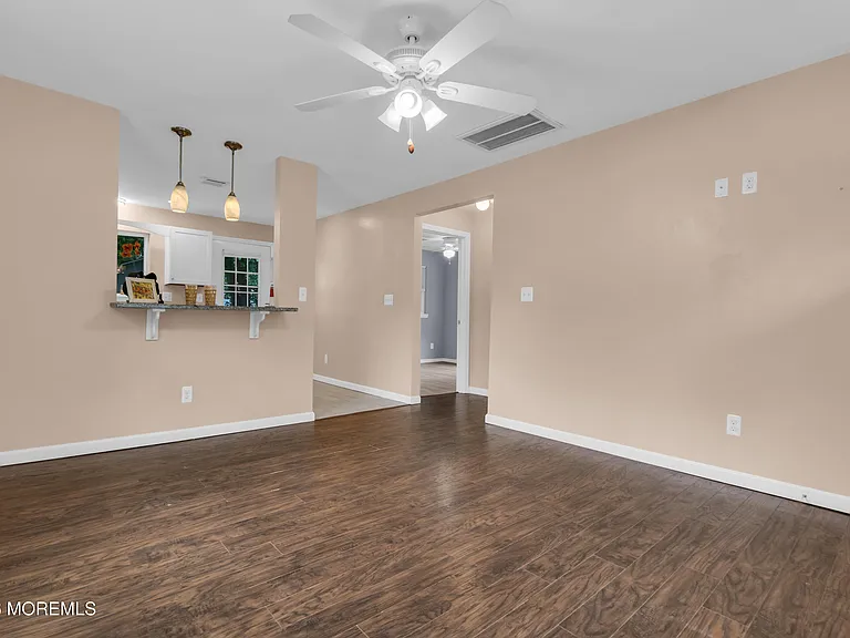 65 Lighthouse Dr — Photo 2