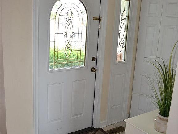 3rd image of 959 Sherwood Ct