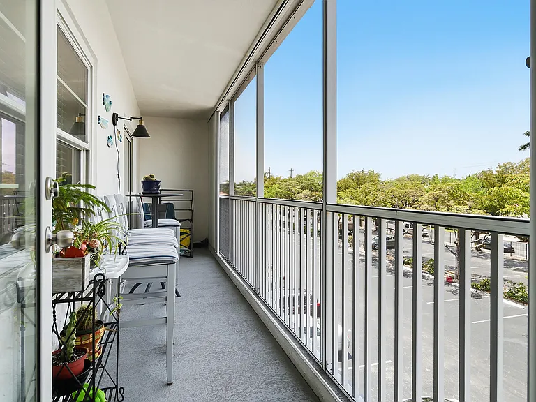 1502 S Lakeside Dr #302 — Photo 6