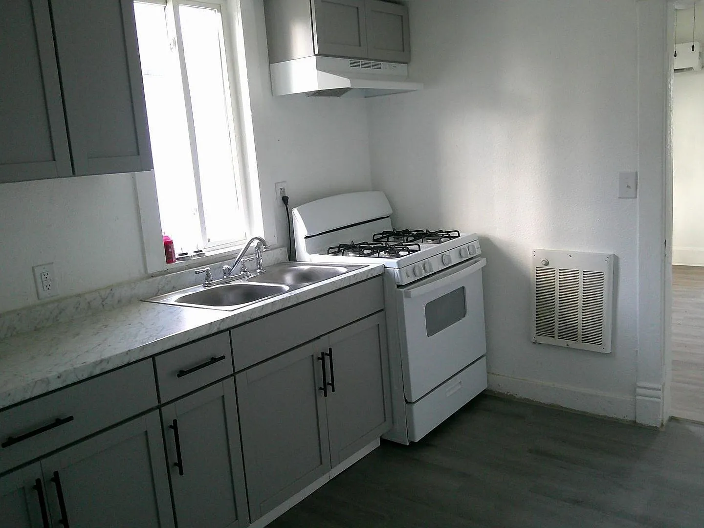 944 W Central St — Photo 3