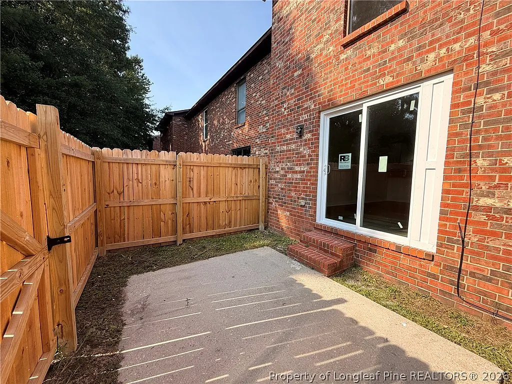 2 bed, 2.5 bath, 1294 sqft, $1,200 — Photo 2