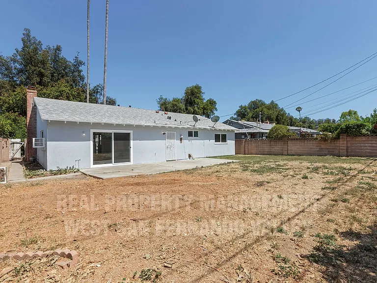 7749 Kentland Ave — Photo 33