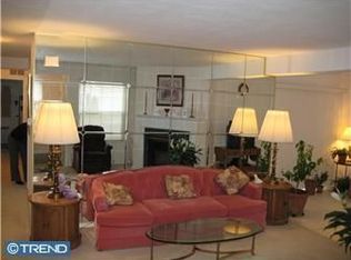 2805 Bluegrass Dr, Mount Laurel, NJ 08054