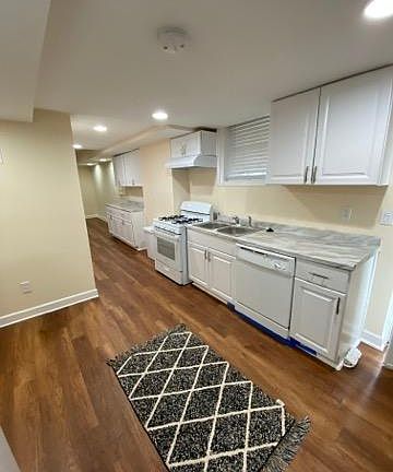 3rd image of 2106 Pawnee Dr SE #1