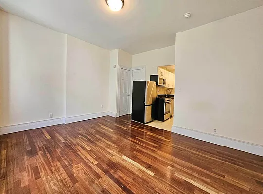 Rented by Gold & Appel Realty Corp | media 2