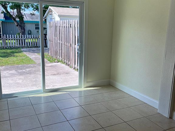 4th image of 1142 Binney Dr #A