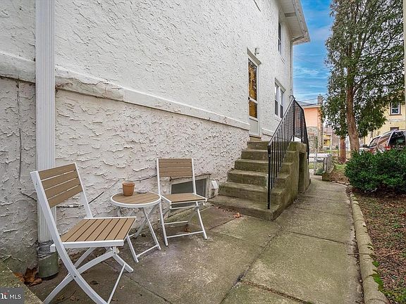 2nd image of 292 N Wycombe Ave #B