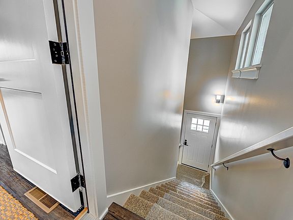 5th image of 2528 Broadway St Unit B