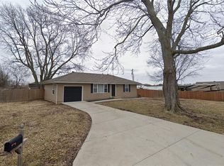 2450 NW Lowenstein Dr, Lees Summit, MO 64081