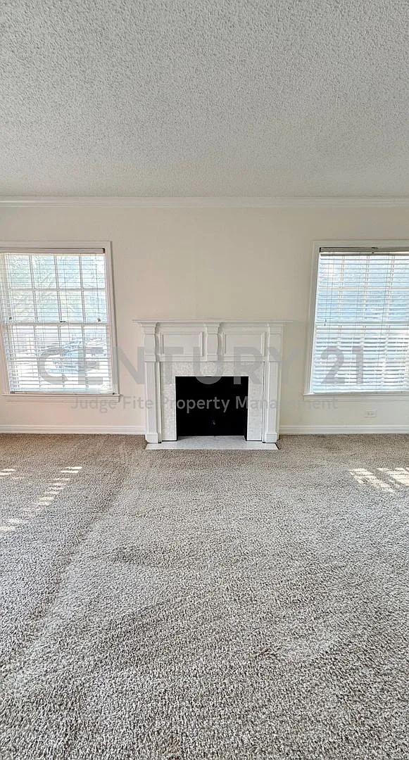 Quaint and Cozy, Upstairs 1/1 in Sought-After Highland Park ISD For Rent! — Photo 2