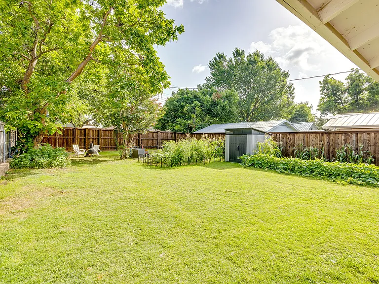 4632 Pershing Ave — Photo 24