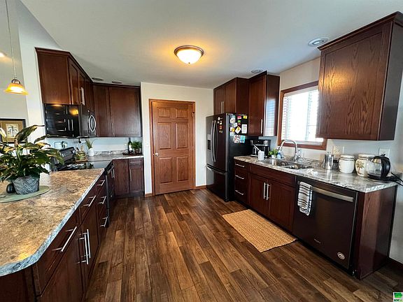 2nd image of 1021 Evergreen Ave