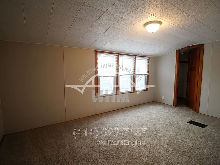 1514 S 87th St — Photo 14