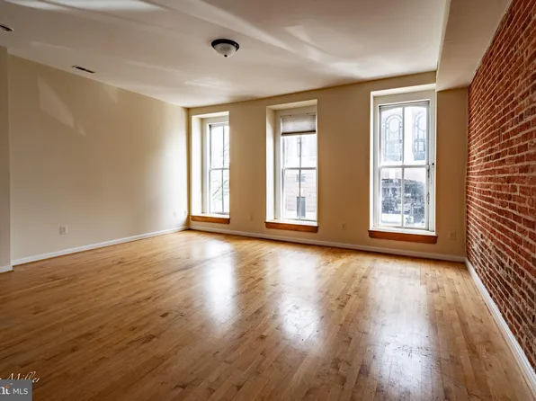 1712 Thames St, Baltimore, MD 21231