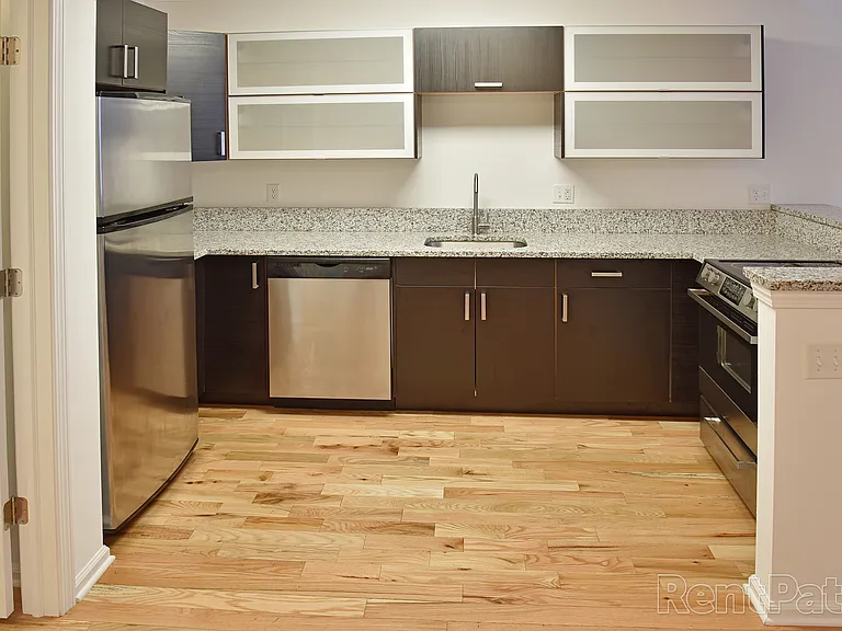 102 Lansdale Ave #V — Photo 3