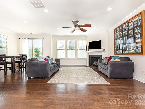 4th image of 214 Blossom Ridge Dr