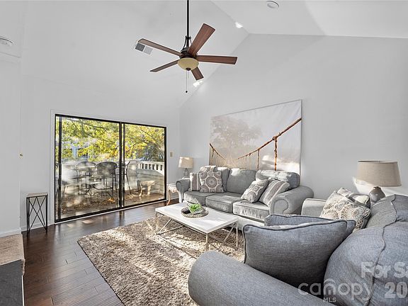 4th image of 2715 Selwyn Ave APT 30