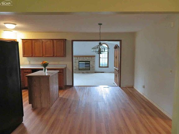 4th image of 309 Lindenwood Dr