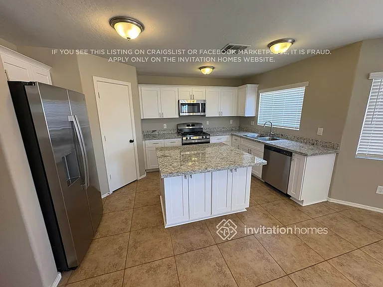 12541 W Myer Ln — Photo 7