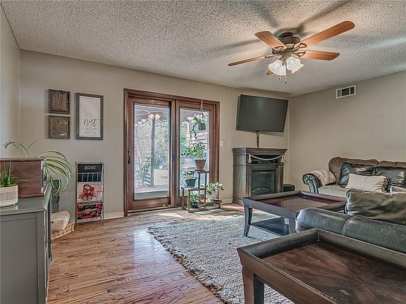 3rd image of 4704 Gina Pl