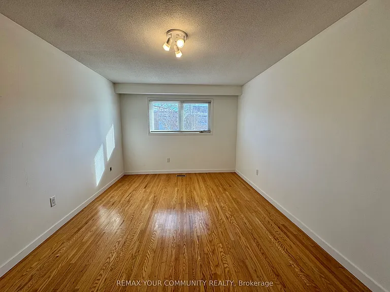 165 Aberdeen Ave — Photo 17