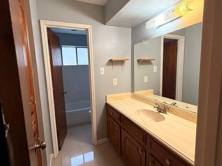 120 Texas Ave — Photo 8