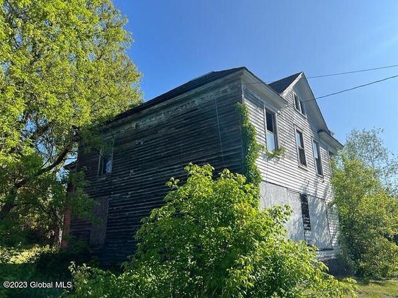 3rd image of 114 W Eighth Avenue