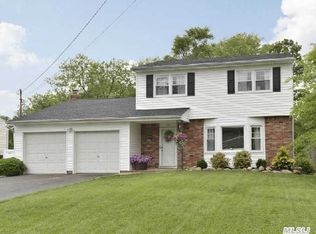 34 Ludlow Way, Oakdale, NY 11769