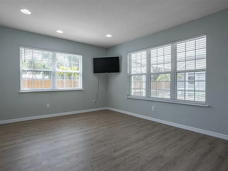 711 Bayshore Dr — Photo 31