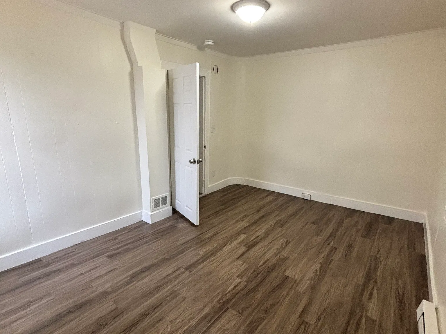 1 bed, 1.0 bath, 3772 sqft, $1,195 — Photo 4